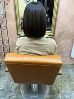 ユニーク(UniQ) ハイライトカラーの美髪矯正ボブ