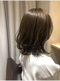 くびれミディアム　伸ばしかけヘア　ベージュ
