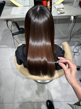 ロンドメリア 天神大名店(Lond Melia) ★斜めバングミディアムヘアグレージュカラーシルキーベージュ★