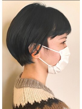 トゥットヘアー(Tutto hair) ナチュラル柔らか丸みショートカシスブラウンミニマルボブ30代