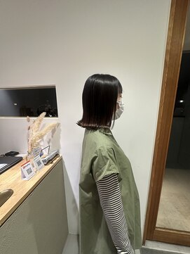 スリー(THREE) イメチェン/ホワイトブロンド/外ハネボブ/ワイドバング/蟹江