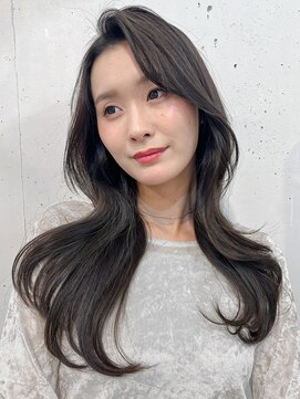 キリ 表参道(kyli) うるツヤミディアムレイヤーカットくせ毛風カール小顔カット