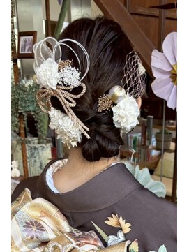 ビハツヤ(BIHATSU-YA) タイトシニオンヘアセット