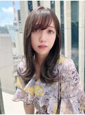 ミストバングの外ハネロブヘア ダークグレージュ