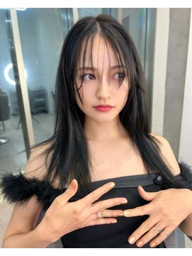 ヌイ 横浜(nui) ウェットヘアネイビーアッシュ_オリーブベージュレイヤーカット