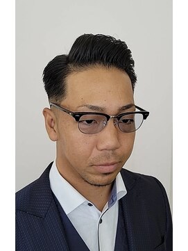 ワイズチョップガレージ(Y's CHOP GARAGE) サイドパート(七三分け) フェード ポンパドール