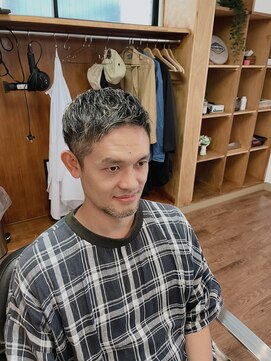 シンバイアドゥーノ(SHIN by adn) 白髪ぼかしハイライト