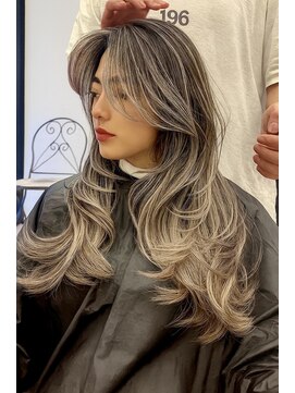 ヌエン 渋谷(NU/EN) ヘーゼルブラウン×バレイヤージュ/バタフライカット/ハイライト