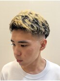 メンズバーバー　アップバング　フェードスタイル