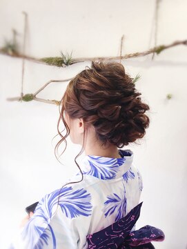 ヘアセットサロンエッジ(Edge) 大人可愛い浴衣でモコモコシニヨンアレンジ