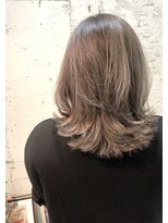 ペネロープ(Penelope)&nbsp;外ハネ/ミディアム/ダブルカラー/ハイライト　　担当　夕島