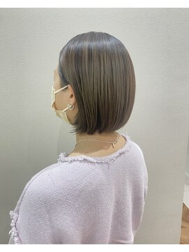 モルニ(MORNI) 髪質改善トリートメント_マロンベージュ Aラインボブ かきあげ