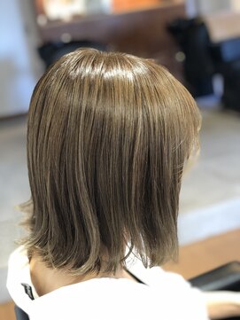 ヘアー バイ クローゼット(hair by closet) ミディアム外ハネボブイルミナカラー