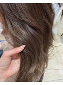 オリーブベージュ　白髪ぼかしハイライト