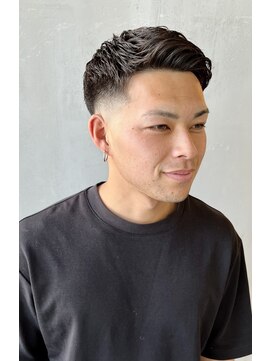 フランクスバーバーリザーブ 人形町店(FRANK’S BARBER RESERVE) アイロンパーマ×フェードカット