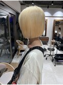 【ADORE横浜】抜きっぱなしブリーチ×ぱっつんボブ