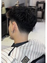 フランクスバーバーザスタンド(Frank’s barber the stand) スペインカール/スパイキーショート/フェザーパーマ/飯田橋T