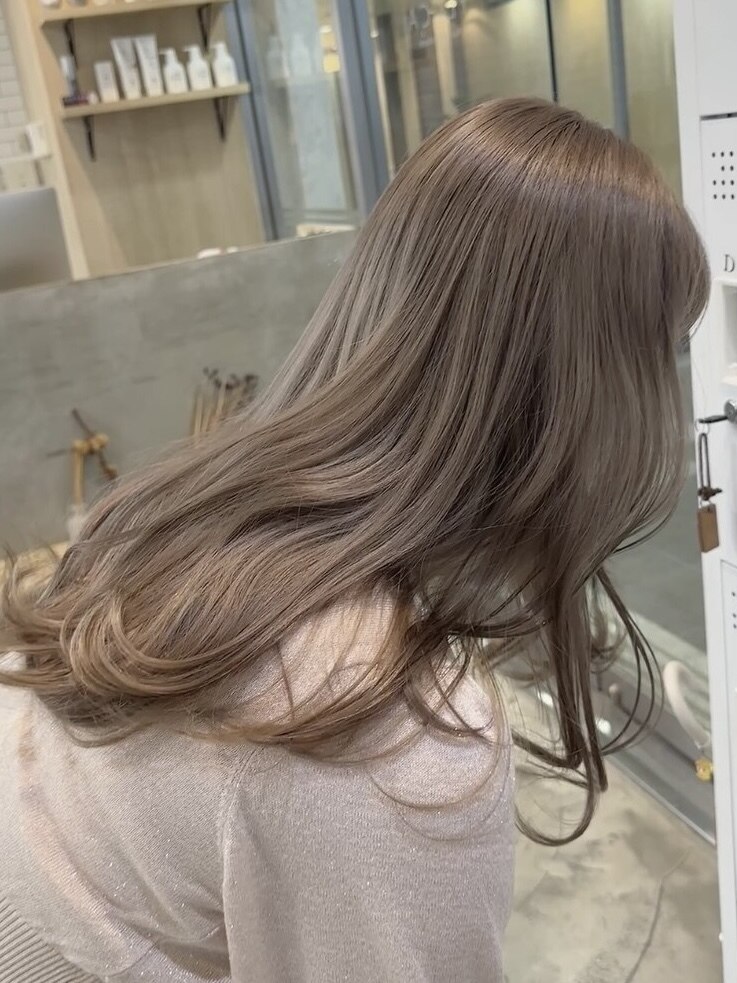 2025年-2026年冬】ミルクティーブラウンの髪型・ヘアアレンジ｜人気順
