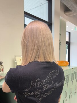 ホロ(hollo) ブリーチ1.5~2回/ミルクティーベージュカラー/ハイトーン