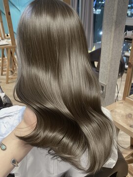 アマトウキョウスマートサロン(AMA TOKYO×Smart Salon) ヘーゼルベージュ　ブリーチなし　レイヤーカット　海外風