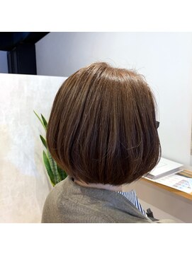 ムク(Muku) シンプルボブ・オークルベージュ