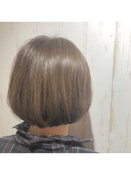 ブルー(BLUE) ショートボブ×グレージュカラー