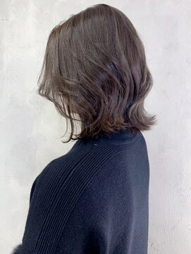 アイティー バイ アルバム 中野店(IT by ALBUM) ウルフレイヤー_耳かけウェーブパーマフォギーベージュ_ba286404