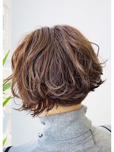 アヴソリューク(Absoluk)&nbsp;切りっぱなし外ハネショートボブ