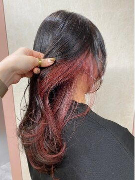 カームバイリコ 学芸大学(calm by liko) インナーカラーピンク/イヤリングカラー/ピンクヘア/暗色/つや髪