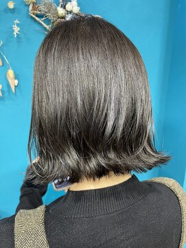 フルーク(Fluke) 黒髪からのイメチェンオリーブカラー外ハネボブスタイル