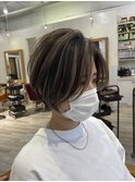 小顔 ショートヘアグレージュハイライトカラー◎