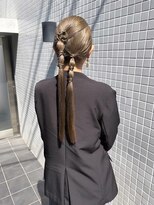 タイトツインポニー×ハイトーンベージュ