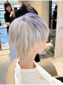 20代小顔似合わせカットホワイトグレージュミニウルフ