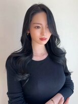 リエンスクレア(RIENS xrea)&nbsp;ブルーブラック×躍動感ある巻き髪/勝浦悠加