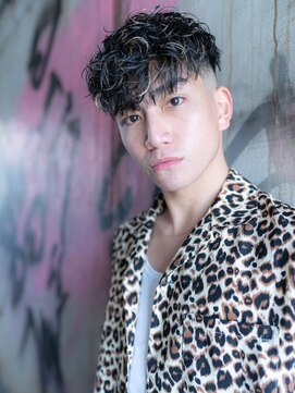 イオ 本厚木(io) 波巻きスパイラルパーマハイライト七三刈り上げ