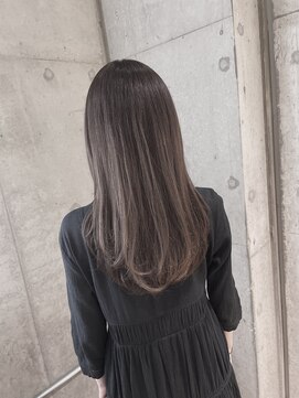 リビンバイアフロート(Livin by afloat) セミロング　ハイレイヤー　アッシュブラウン　おおたかの森