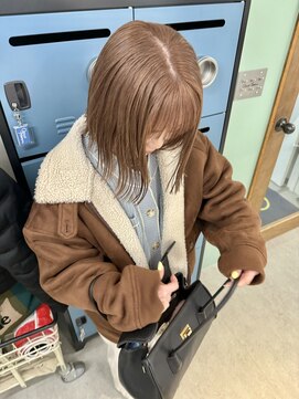 ヒビヲ(HIBIO) ショートボブ切りっぱなしボブタッセルボブミルクティーベージュ