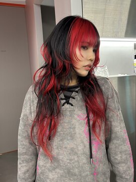 オーン(OOn) ブラック×レッドのレイヤースタイル