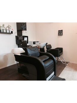 丁寧なカウンセリングと納得の技術力♪少人数サロンだからこそ、お悩みも打ち明けやすい◎