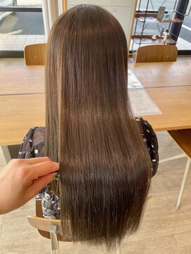 ナイアバイアヌエヌエ(naia by anuenue) ツヤ髪×水素カラー