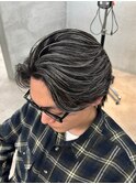 刈り上げセンターパートフェザーパーマブルーブラックハイライト