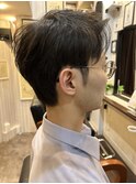 メガネの似合うメンズセンターパート