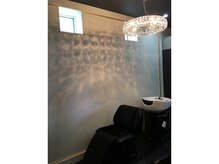 ｍｕｇｅｌｃａの雰囲気（フルフラットのシャンプー台で癒しの時間をお過ごしください）