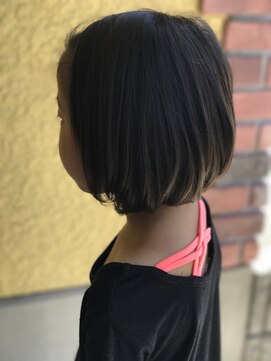 ヘアーフュージョンイザワ 前下がりボブ