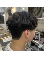 メゾン(Maison)&nbsp;無造作ゆるスパイラルフェザーパーマ刈り上げセンターパート