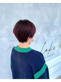 パープル系カラー×タイトめショートヘア