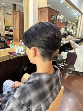 シャンプーボーイアネックス(SHAMPOO BOY Annex) センターパート　刈り上げ　佐世保