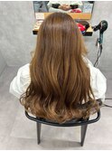 ハイトーン　柔らかく艶めくハニーブラウン　ゆるふわロング