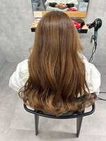 クラン 岡本(Chlan)&nbsp;ハイトーン　柔らかく艶めくハニーブラウン　ゆるふわロング