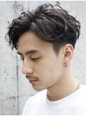 緩めツイストスパイラルパーマかきあげヘアビジネスショート黒髪